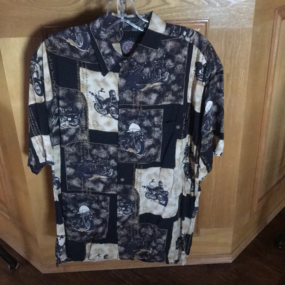 Harley Davidson Short Sleeve Button Front Casual Shirt size Large